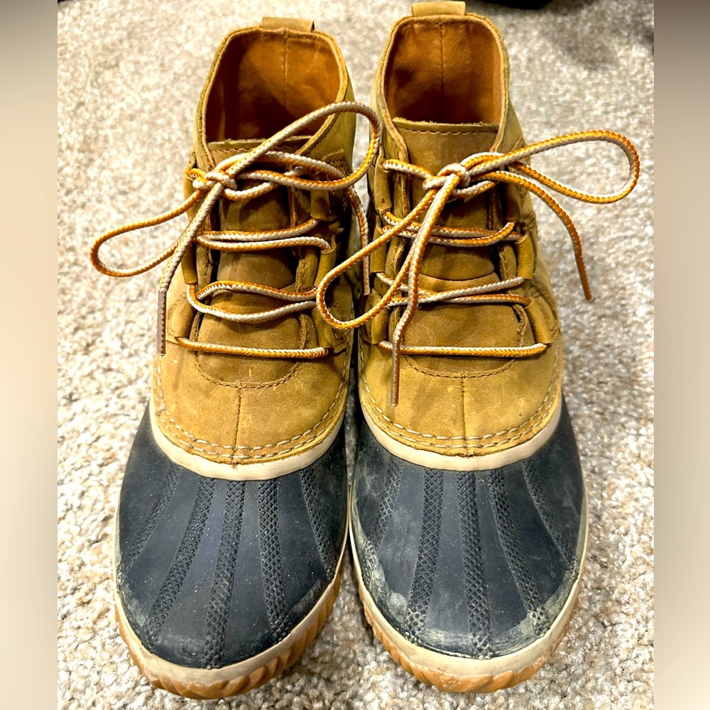 Sorrel Out N About duck boots size 8.5